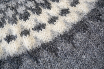 Dünner Damen Islandpullover - Handgestrickt - A = 61 cm, B = 46 cm, C = 46 cm