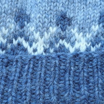 Große Handgestrickte Isländische Wollmütze - Hellblau