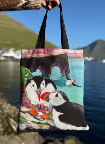 Tragetasche Papageientaucher bei Dýrholaey – Baumwolltasche mit Island-Motiv