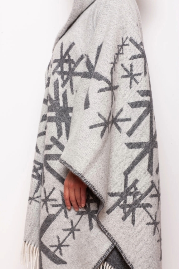 Wollcape Stärke - Wollumhang im Nordischen Stil mit Kapuze