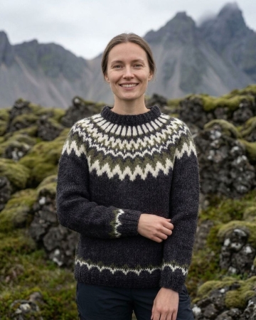 Islandpullover - Handgestrickt in Island - Schwarz / Weiß / Grün-Meliert