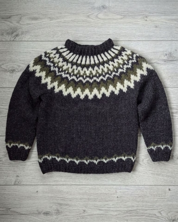 Islandpullover - Handgestrickt in Island - Schwarz / Weiß / Grün-Meliert