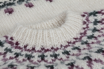 Islandpullover HSI-224 - Weiß mit Blumenmuster