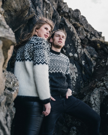 Icelandic Round-neck pullover - white / black