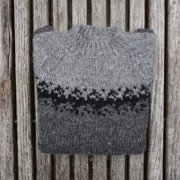 Dünner Handgestrickter Islandpullover- Grau-Schwarz