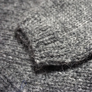 Dünner Handgestrickter Islandpullover- Grau-Schwarz