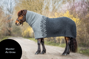 Icelandic Woolen Horse Cooler Rug with Turtleneck