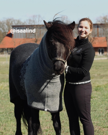 Icelandic Woolen Horse Cooler Rug with Turtleneck