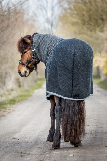 Icelandic Woolen Horse Cooler Rug with Turtleneck