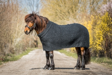 Icelandic Woolen Horse Cooler Rug with Turtleneck
