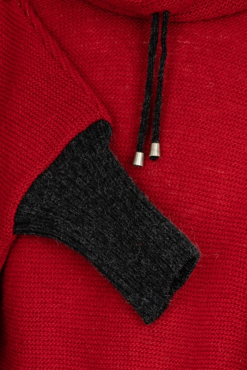 Kurz-Poncho mit Kragen - rot mit schwarzen Armstulpen