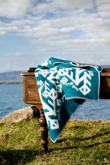 Nordic Woolblanket - Love - teal