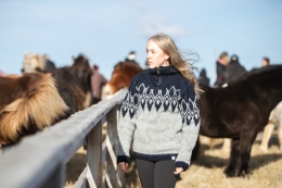 Isländischer Wollpullover - Ísar - Grau / Dunkelblau