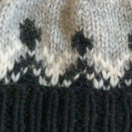 Isländische Wollmütze - Handgestrickt - hellgrau / schwarz