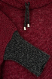 Kurz-Poncho mit Kragen - bordeaux mit schwarzen Armstulpen