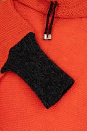 Kurz-Poncho mit Kragen - orange mit schwarzen Armstulpen